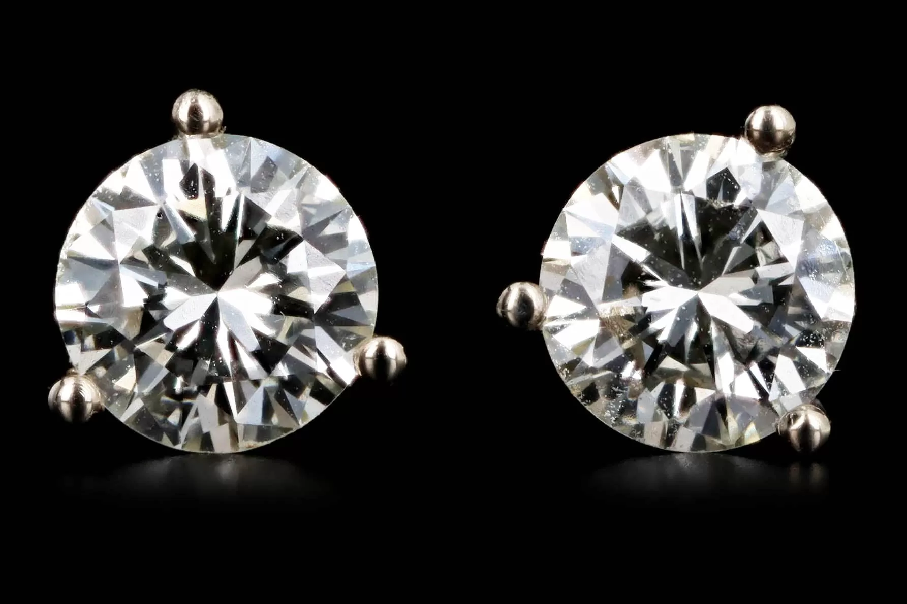 14K White Gold 0.96 Carat Total Weight Round Brilliant Cut Diamond Martini Stud Earrings