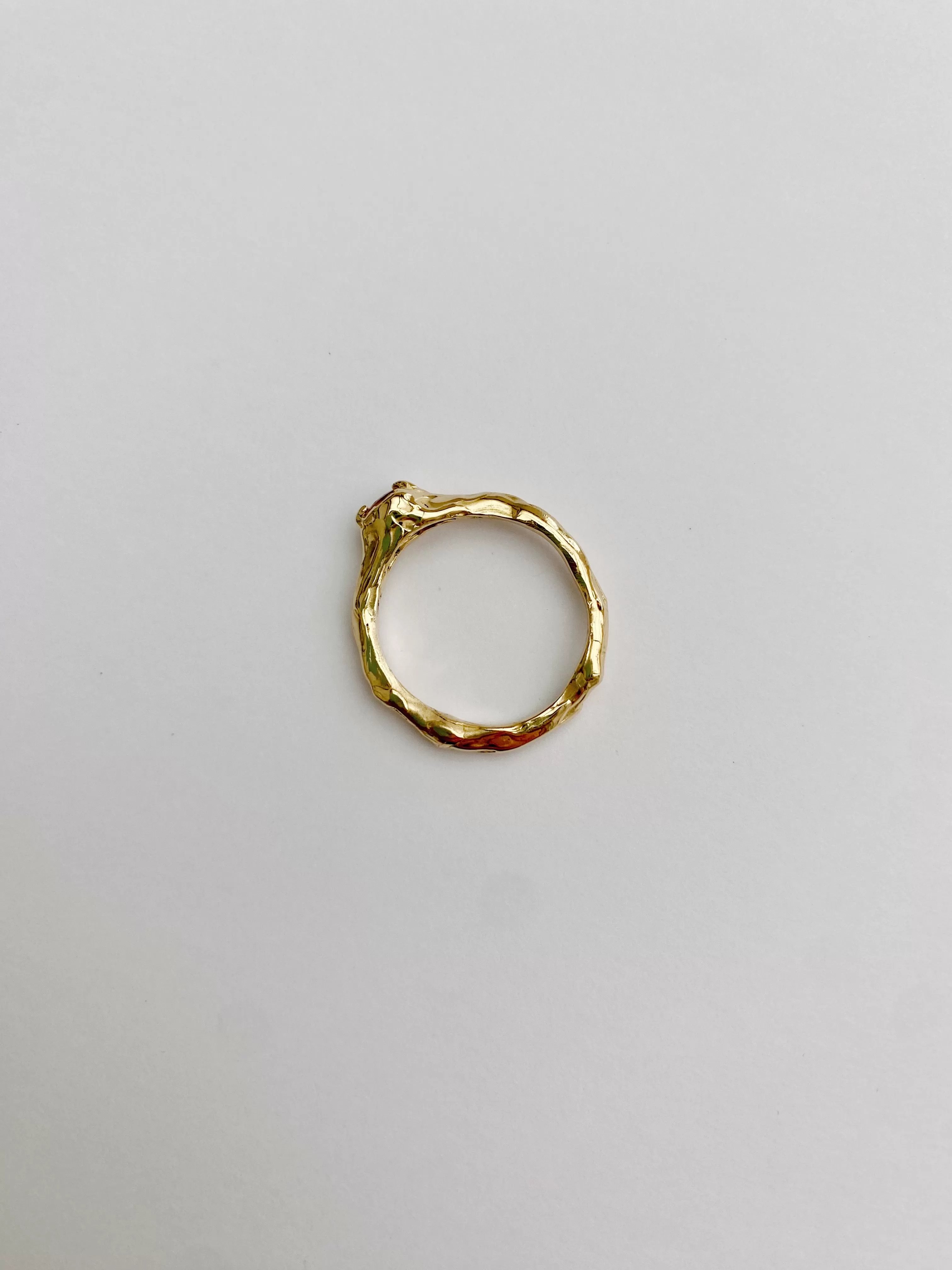 18k gold ring with pink/orange sapphire