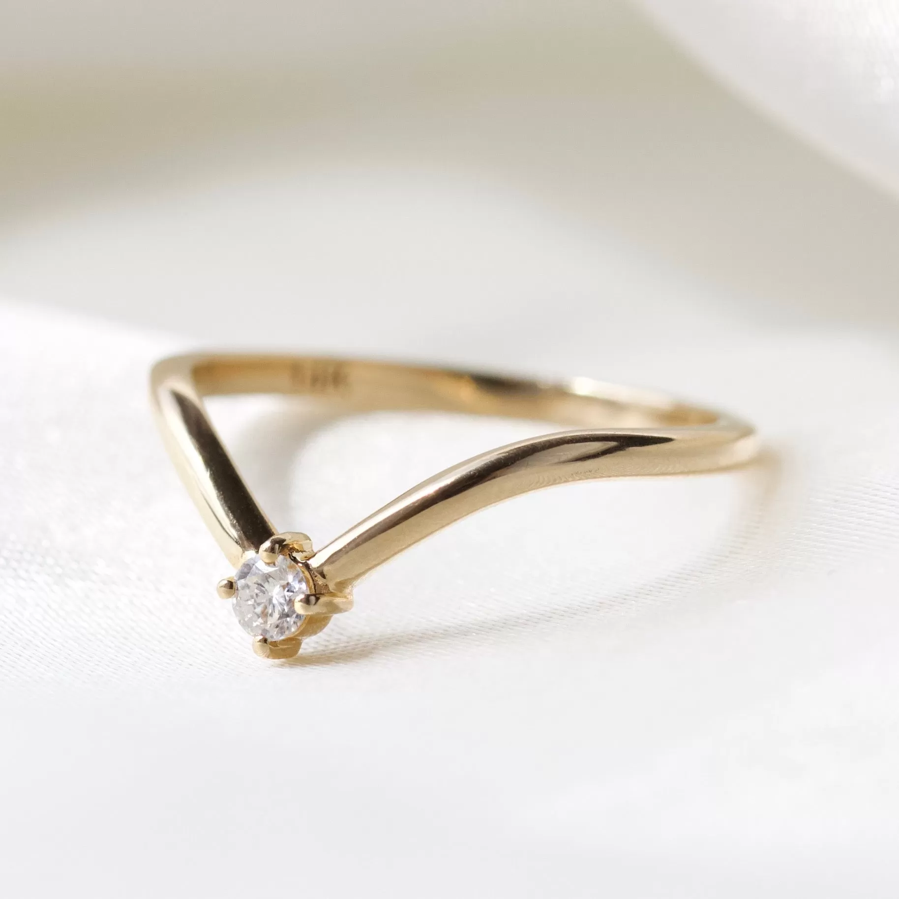 Diamond Solitaire Wedding Band