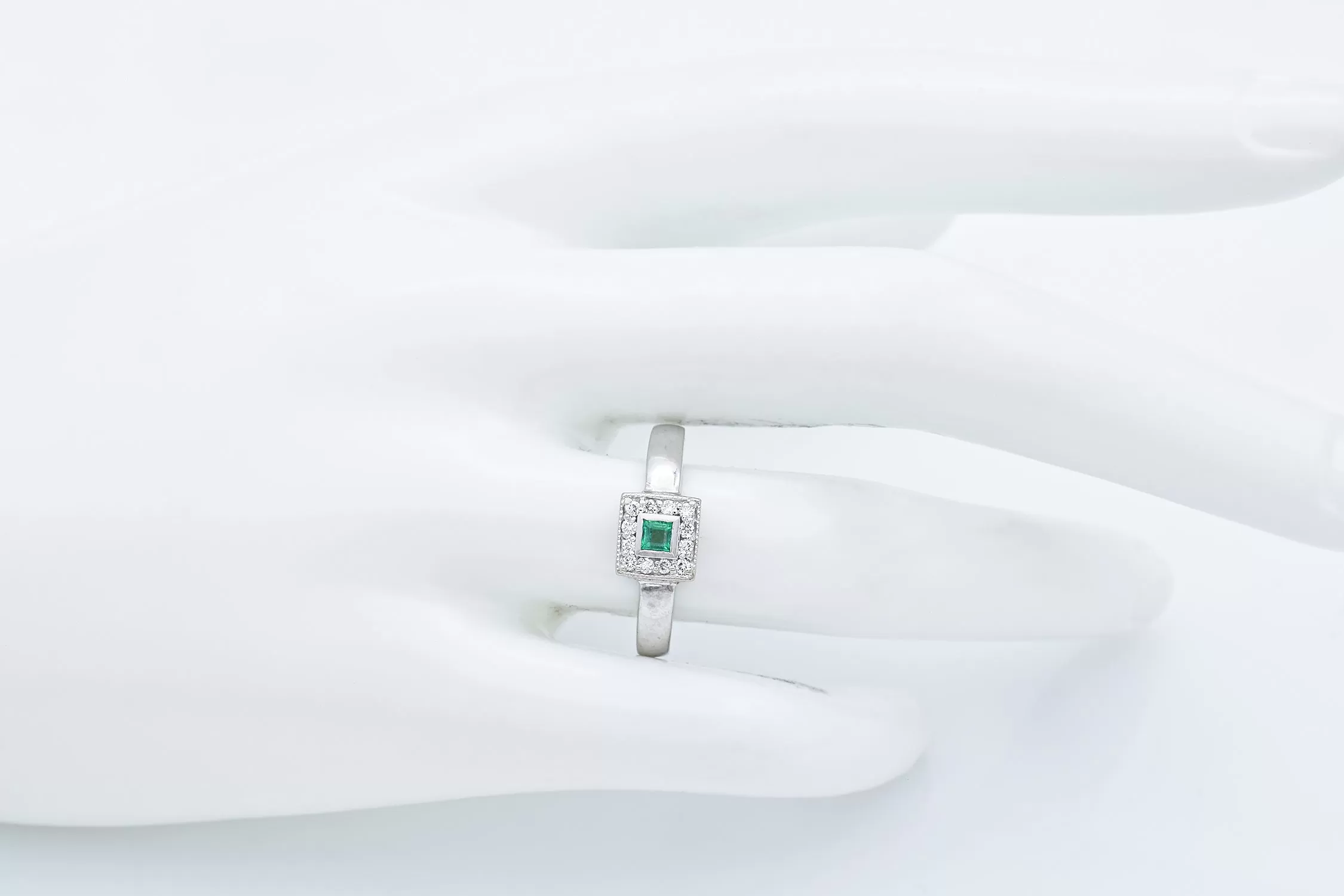 EFFY BITA 14K White Gold Emerald & Diamond Ring Size 7