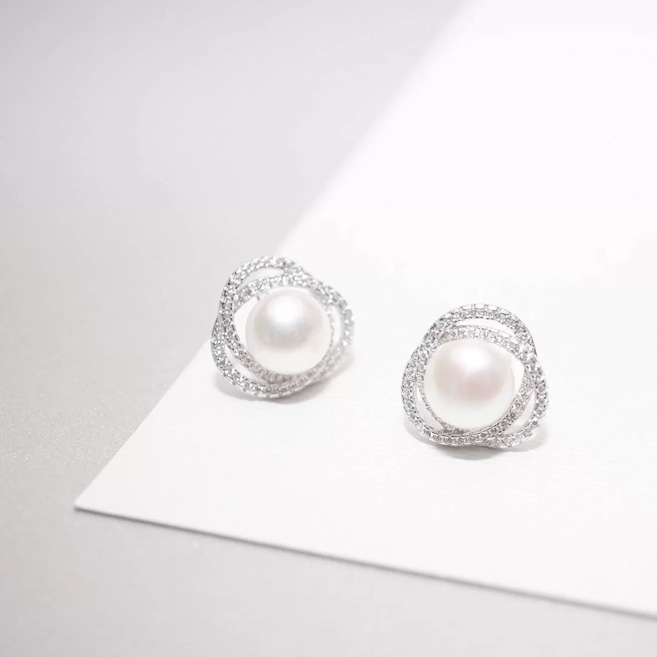 Elegant Freshwater Pearl Earrings WE00183