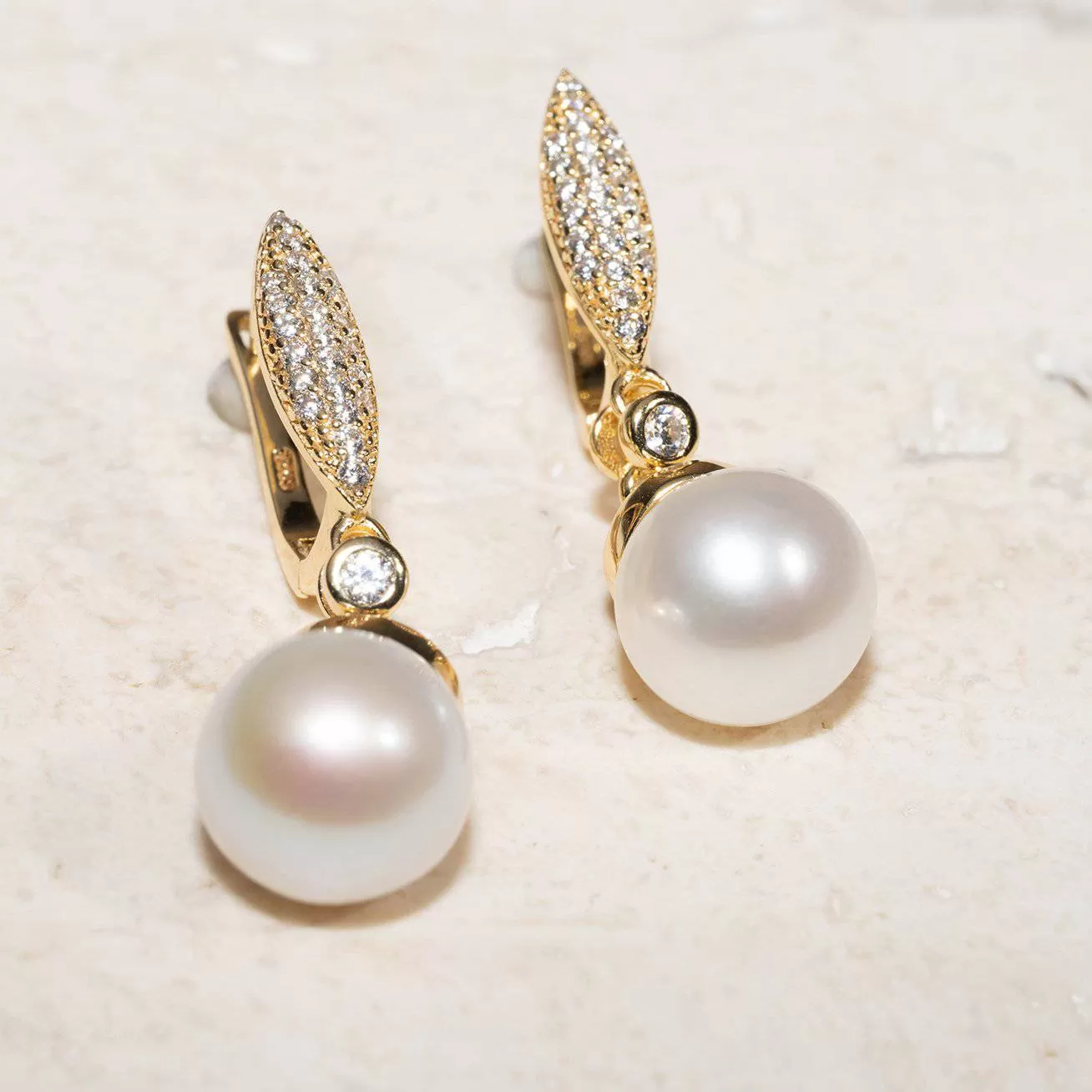 Elegant Freshwater Pearl Earrings WE00194