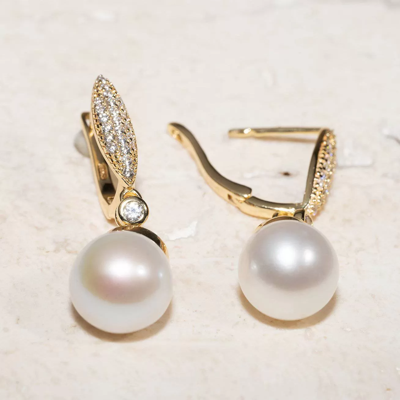 Elegant Freshwater Pearl Earrings WE00194