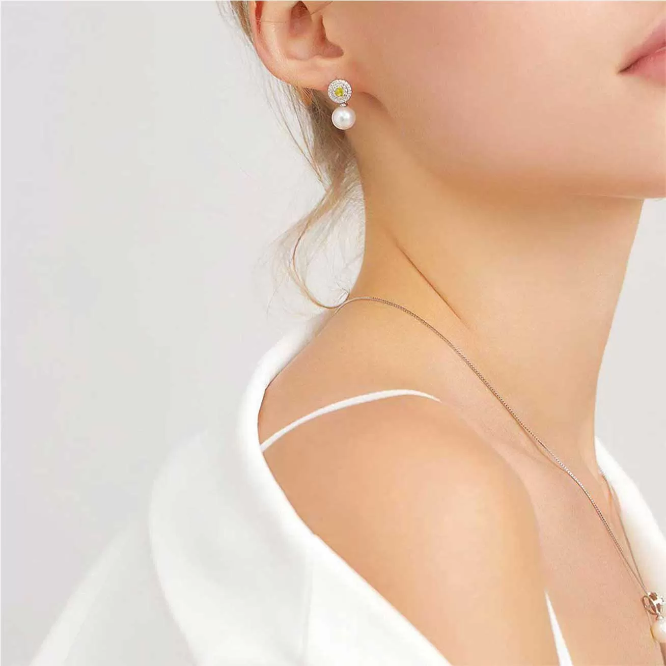 Elegant Freshwater Pearl Earrings WE00348