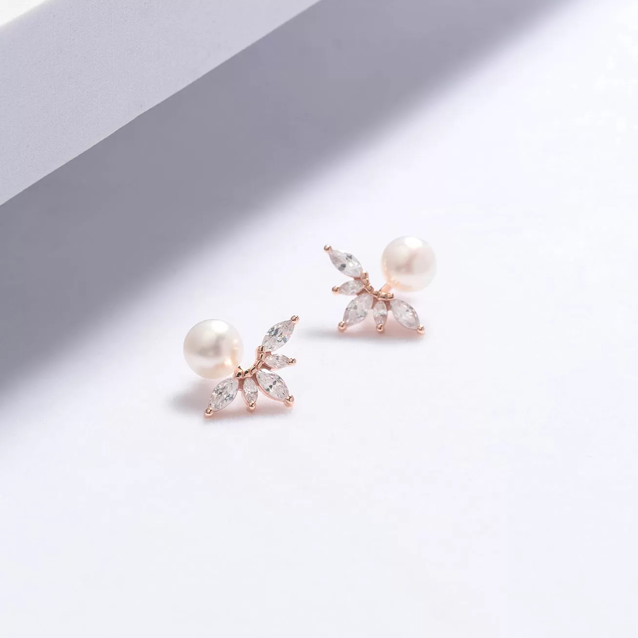 Elegant Freshwater Pearl Earrings WE00508