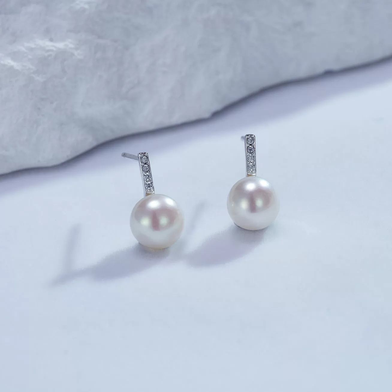 Elegant Freshwater Pearl Earrings WE00685