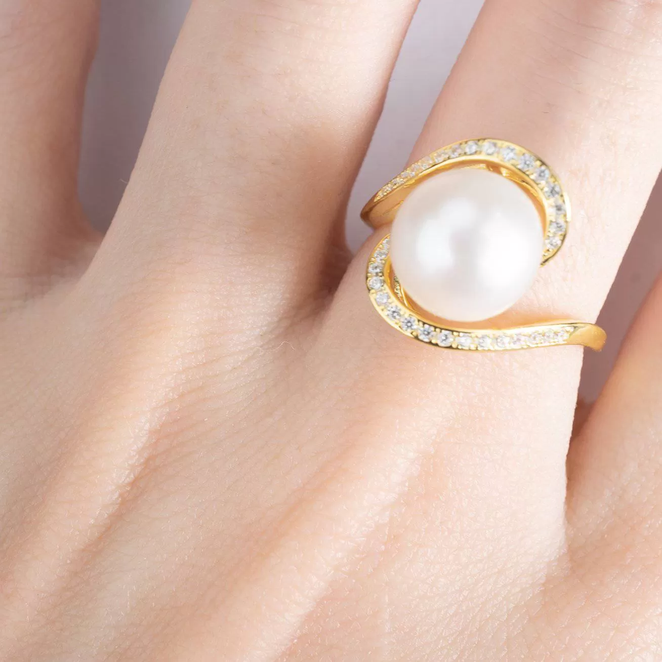 Elegant Freshwater Pearl Ring WR00073