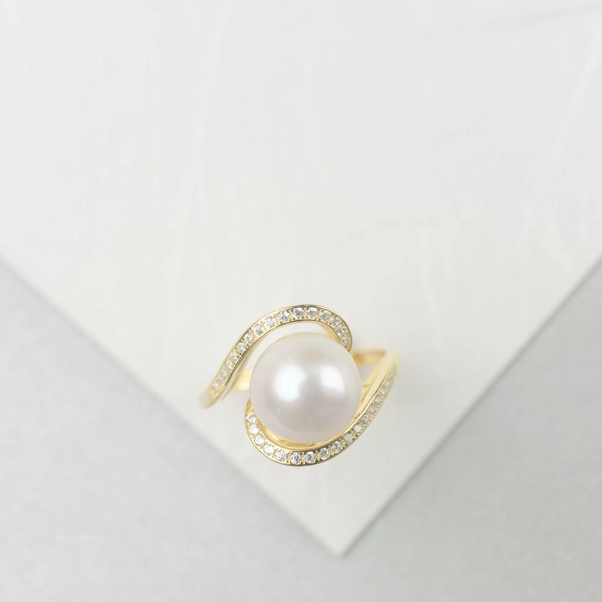 Elegant Freshwater Pearl Ring WR00073