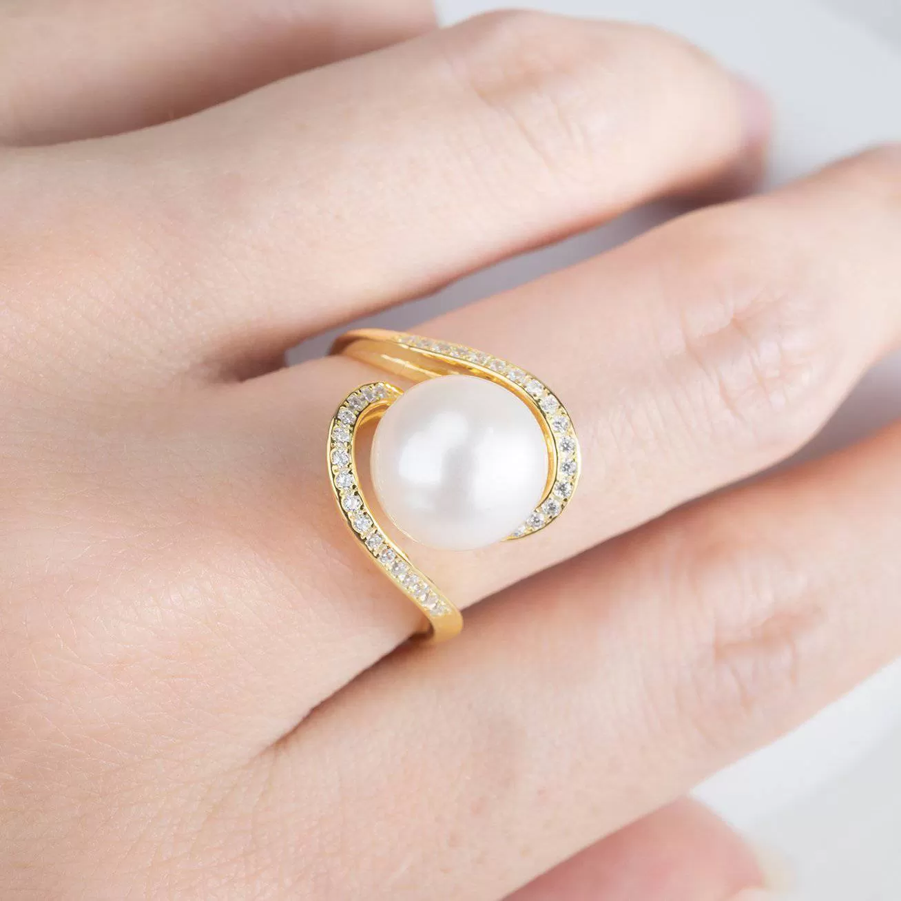 Elegant Freshwater Pearl Ring WR00073