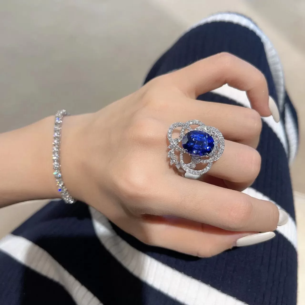 Luxury Oval Blue Flower Sapphire Resizable Ring