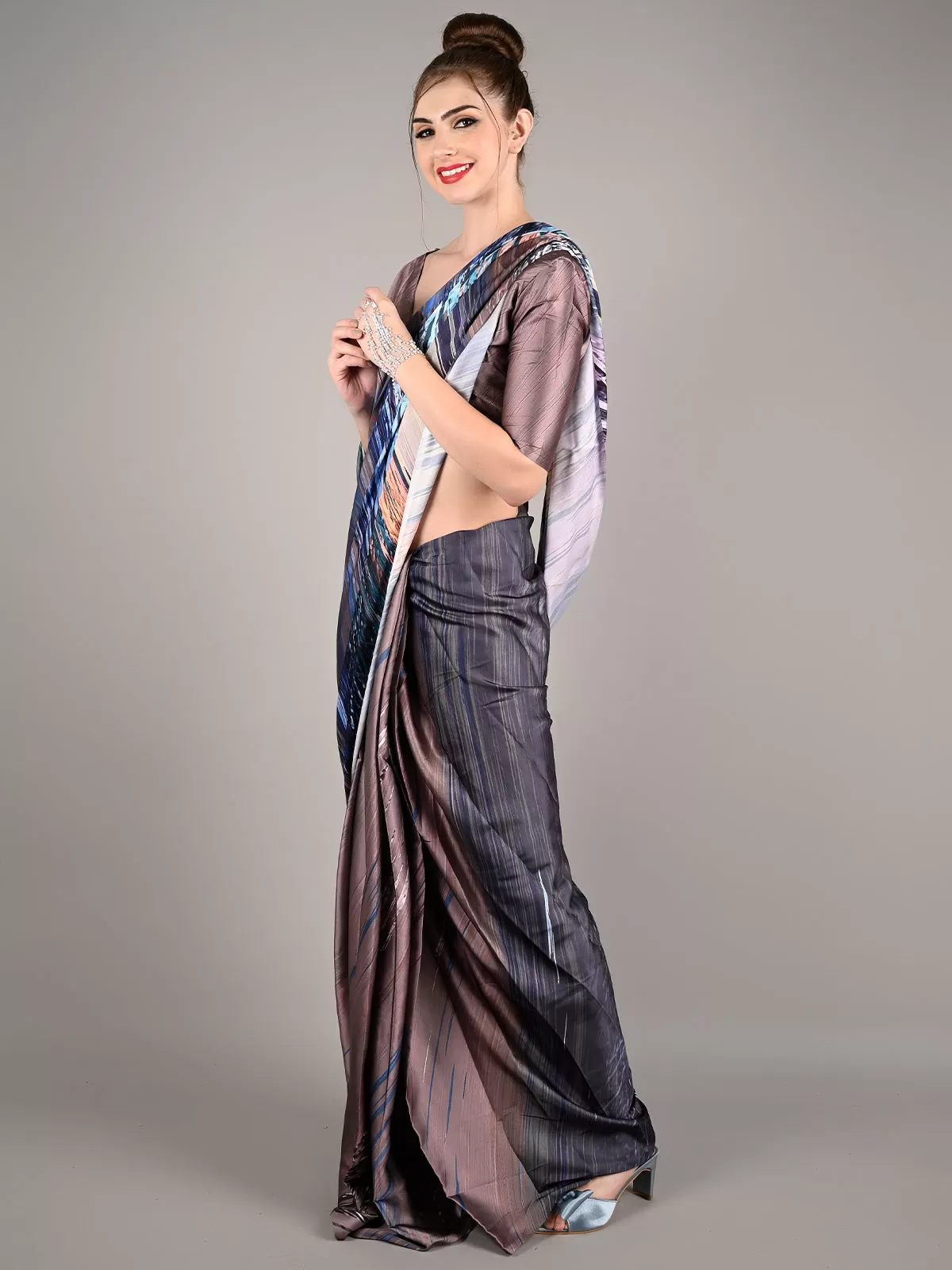 Odette Women Dark Grey Soft Crepe Digital Print Saree With Unstitched Blouse