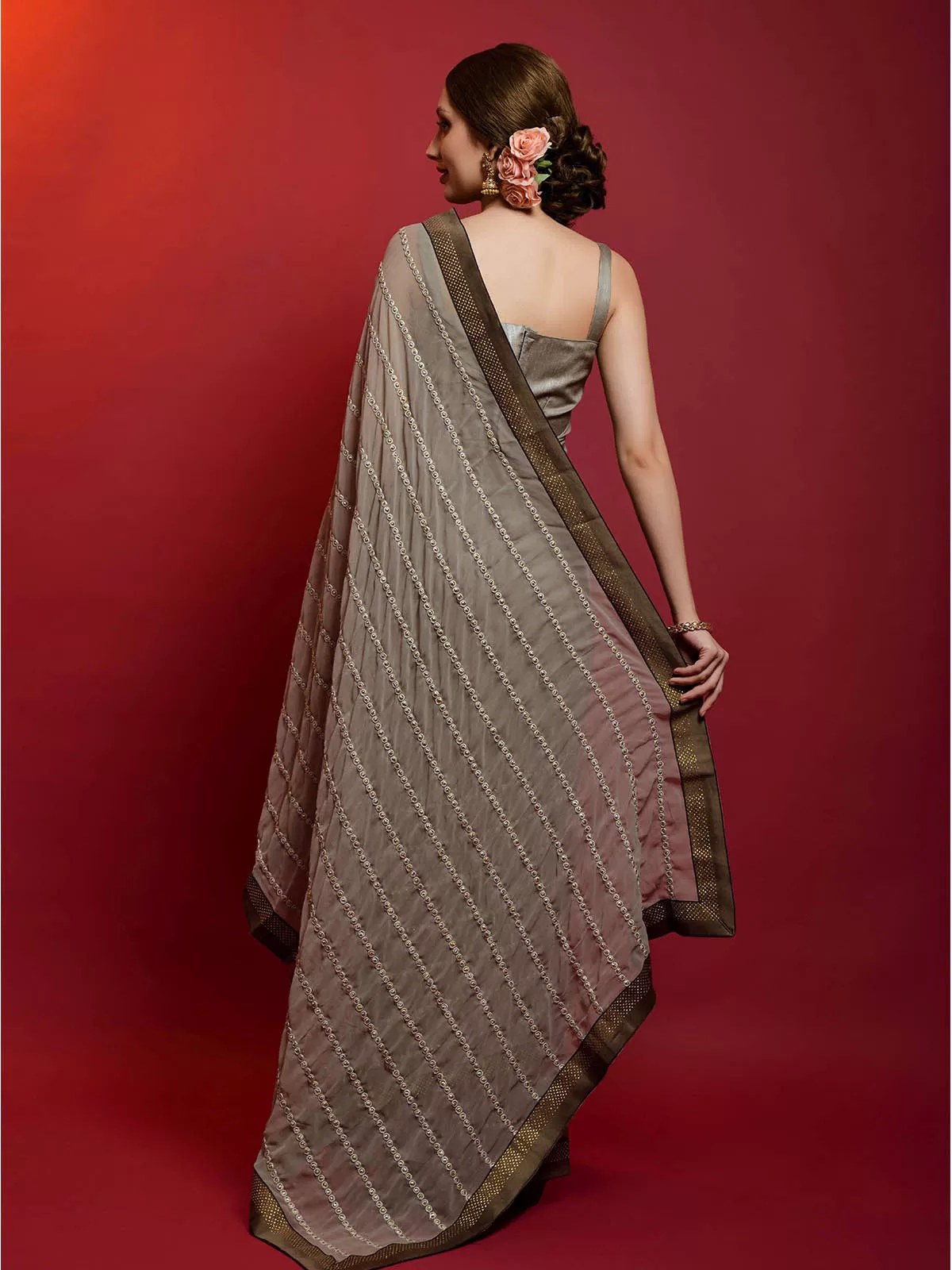 Odette Women Grey Georgette Saree With Unstitched Blouse